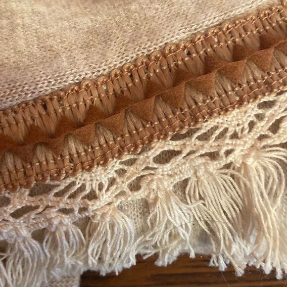 Vanilla Bay size small, very soft, long sweater, thin not heavy material - Picture 8 of 8